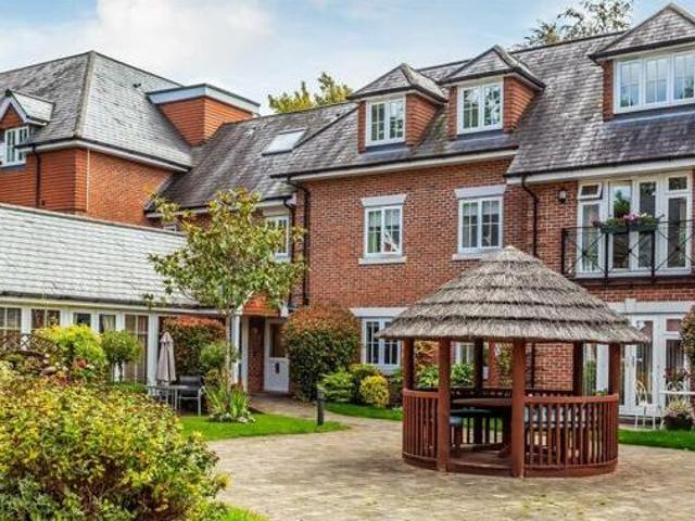 House for sale in Pachesham Park, Surrey