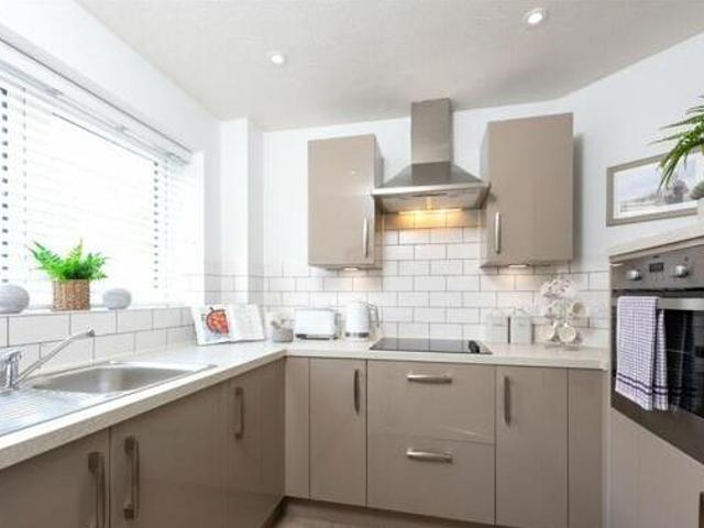 House for sale in Heol-las, Surrey