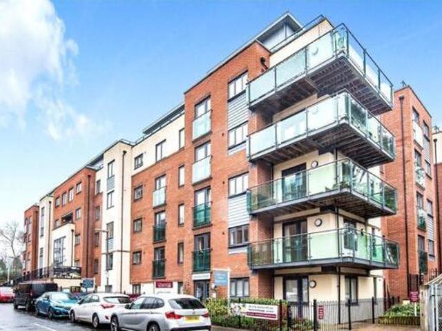 House for sale in Heol-las, Surrey