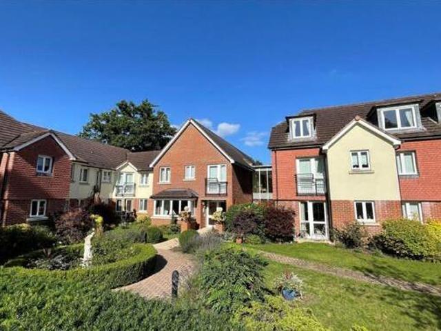 House for sale in Heol-las, Surrey