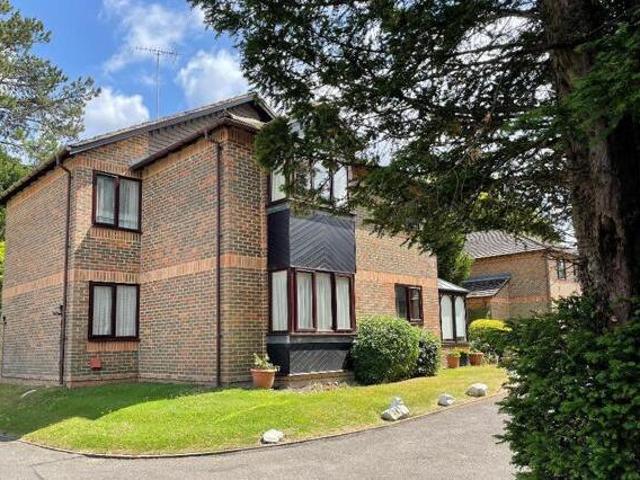 House for sale in Hillview, Surrey