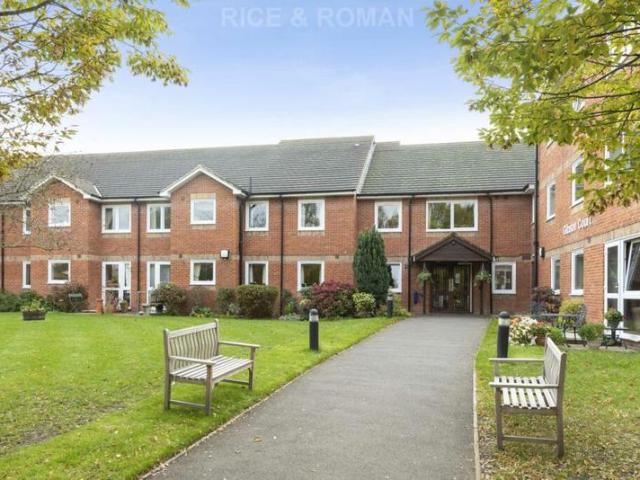 House for sale in Hinchley Wood