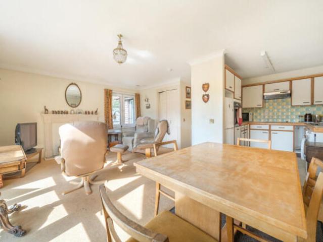 House for sale in Guildford Park, Guildford