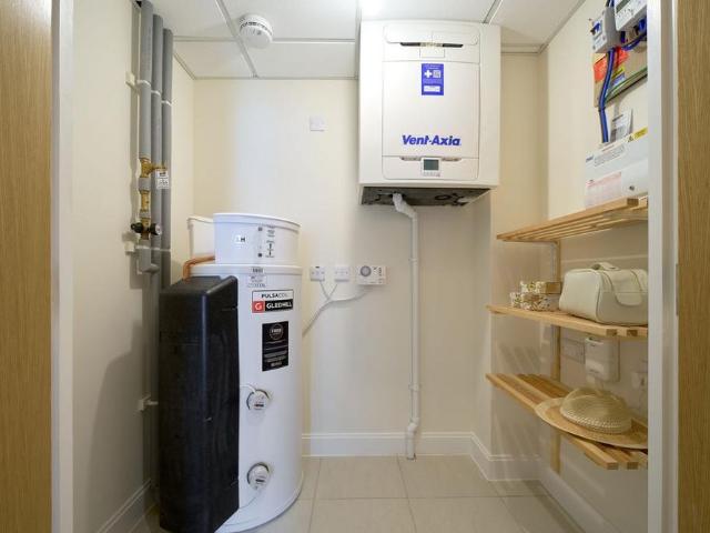 House for rent in Jubilee Industrial Centre, King's Walden