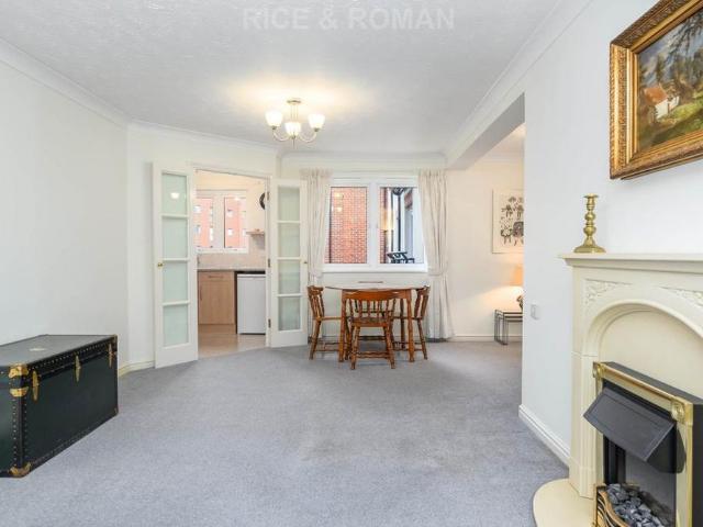 House for rent in Woodcote, Epsom