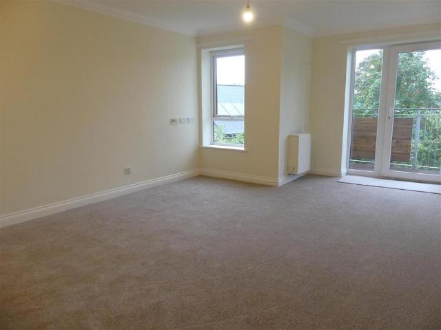 House for rent in Ben Rhydding, Bradford