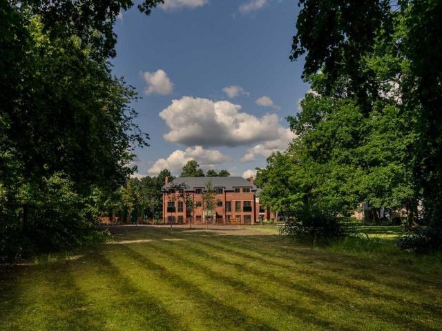 House for rent in Kitt's Moss, Bramhall