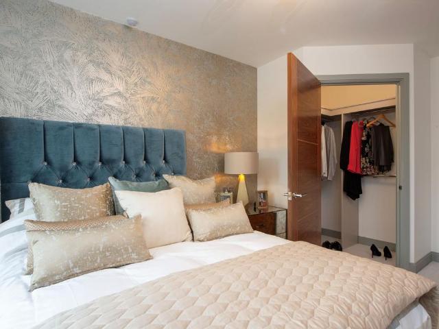 House for rent in Row Town, Surrey