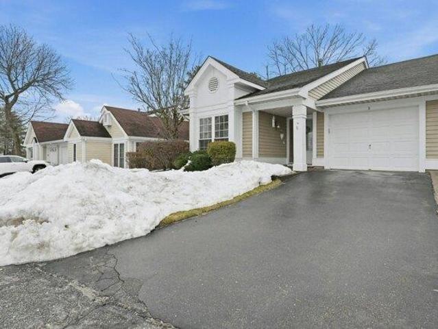 Condo for sale in Centereach, New York