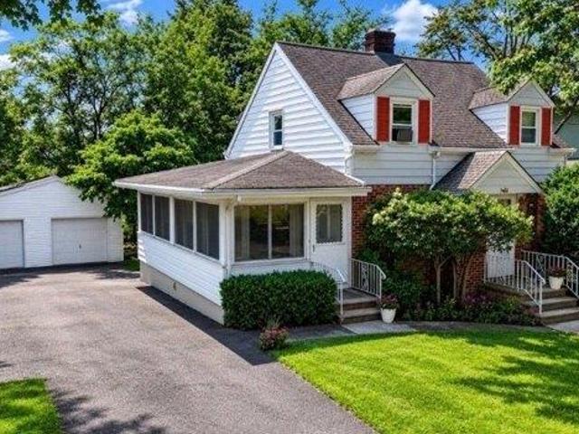 House for sale in Ridgefield, New Jersey