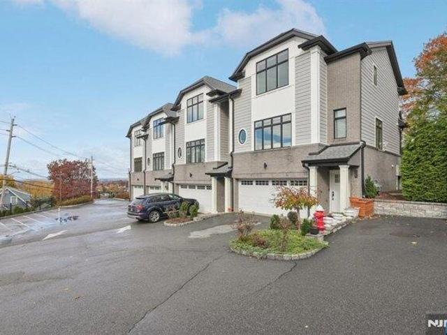 House for sale in Ridgefield, New Jersey