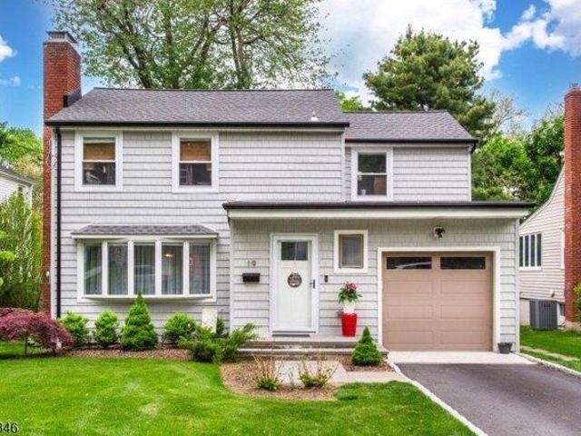 House for sale in Roseland, New Jersey
