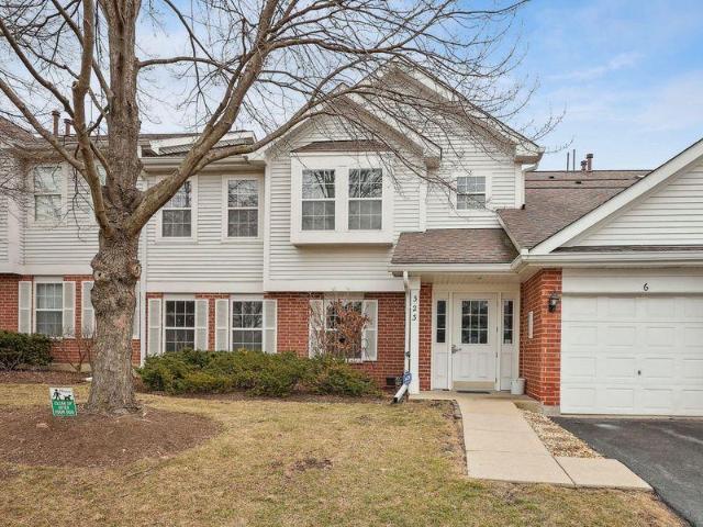 Condo for sale in Medinah, Illinois