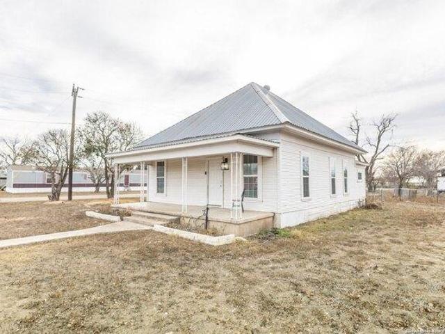 House for sale in Sabinal, Texas