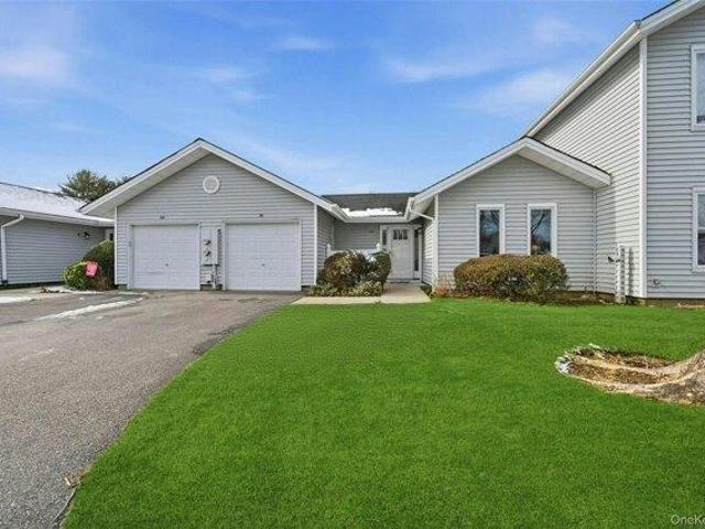 Condo for sale in Smithtown, New York