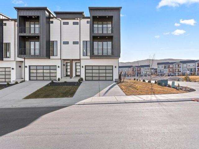 House for sale in Saratoga Springs, Utah