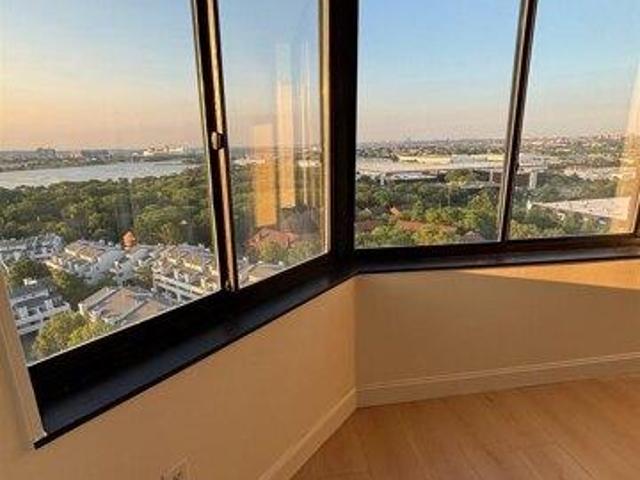 Condo for sale in Harmon Cove, Secaucus