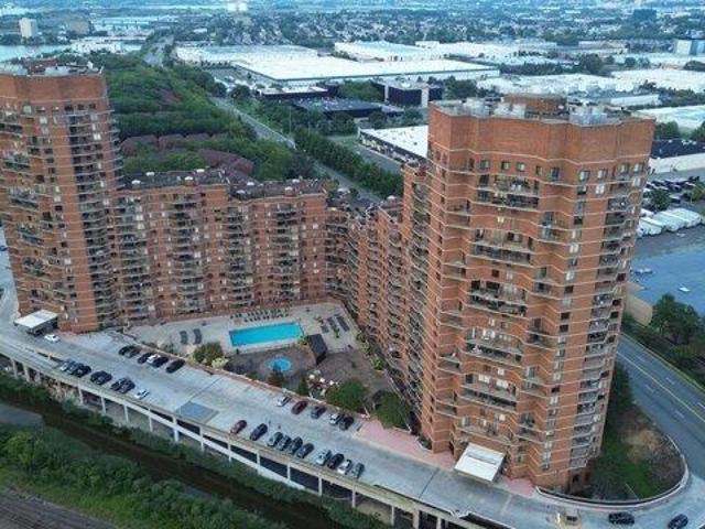 Condo for sale in Harmon Cove, Secaucus