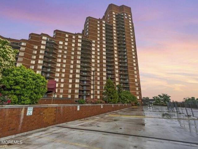 Condo for sale in Secaucus, New Jersey