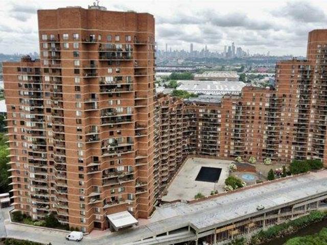 Condo for sale in Secaucus Condo for sale in Secaucus