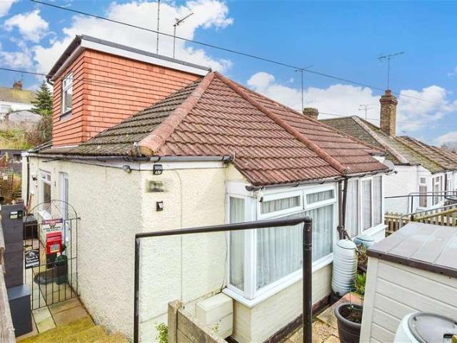 Farm for sale in Brompton, Gillingham