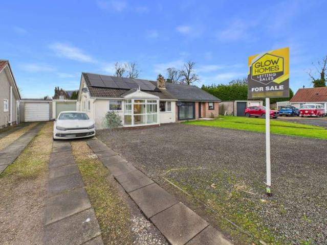 Flat for sale in Kilbirnie, Scotland