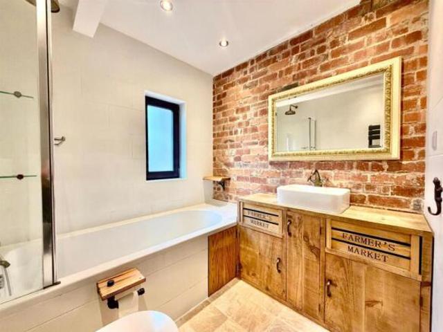 Bungalow for rent in Wortley, Leeds