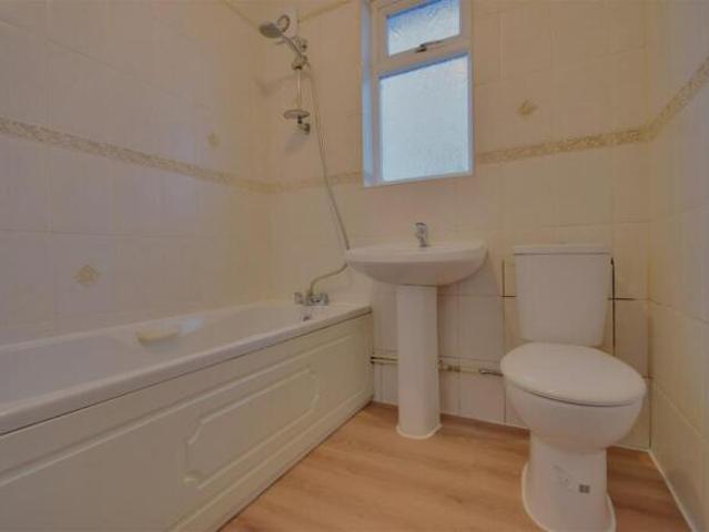 Bungalow for rent in North Watford