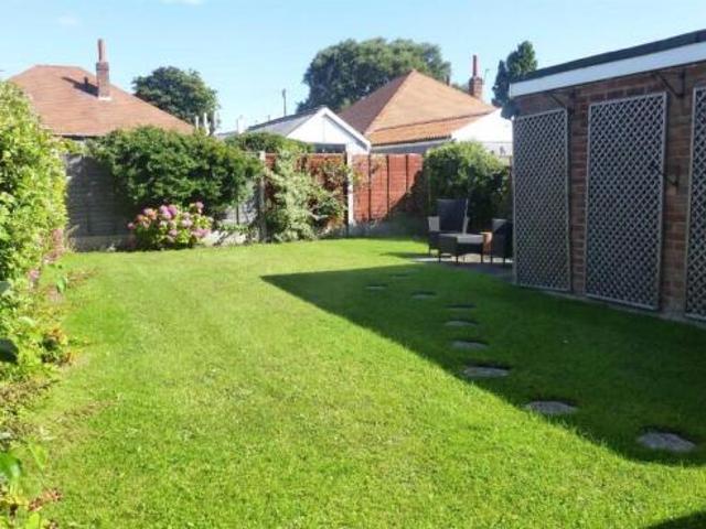 Bungalow for rent in Formby, Sefton