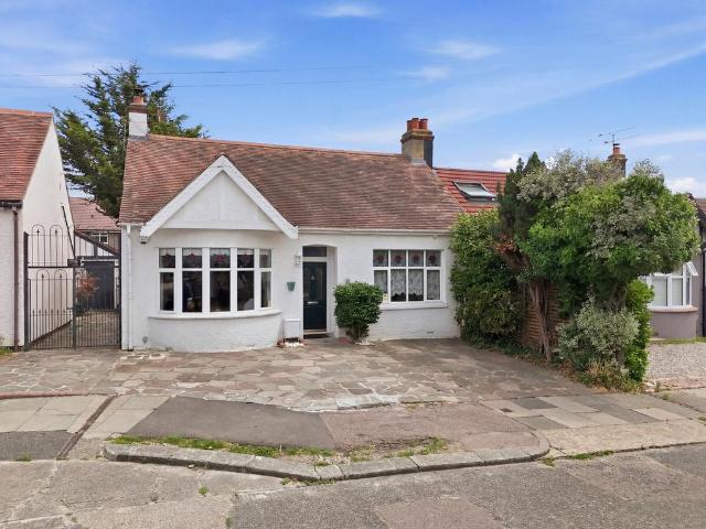 Bungalow for sale in Alton Barnes, Essex