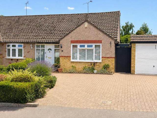 Bungalow for sale in Fretherne, Hertfordshire