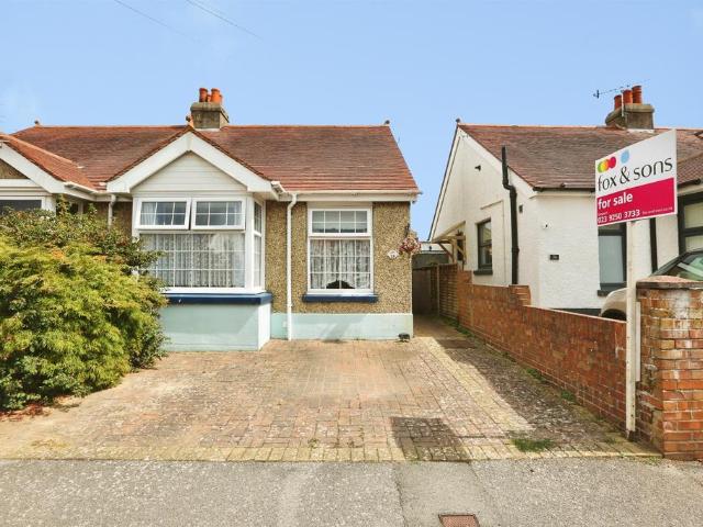 Bungalow for sale in Middlecroft, Hampshire