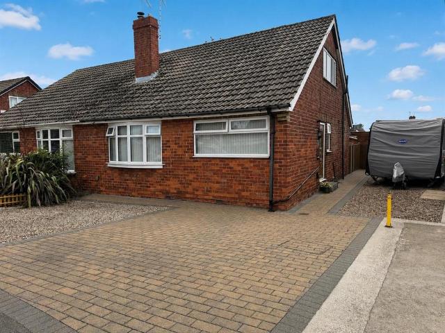 Bungalow for sale in Kingswood, Hull