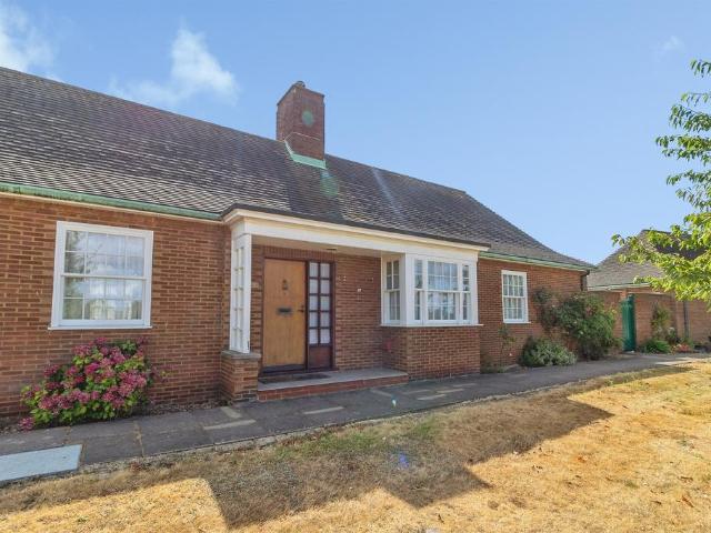 Bungalow for sale in Wootton Pillinge, Bedford