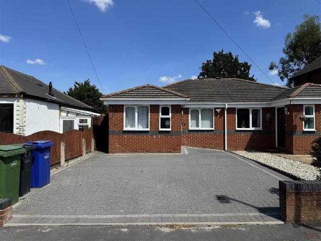 Bungalow for sale in Halesowen, West Midlands