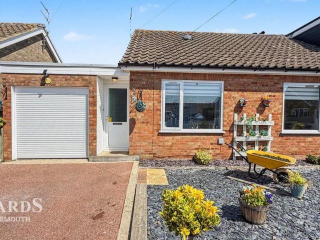 Bungalow for sale in Stokesby, Norfolk