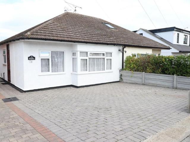 Bungalow for sale in Alton Barnes, Essex