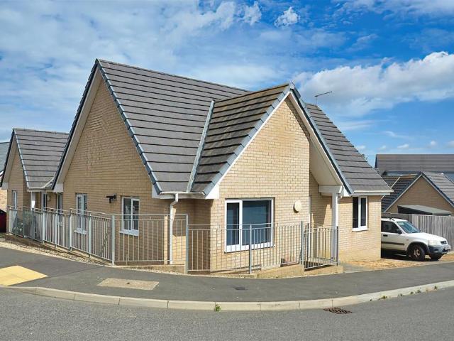 Bungalow for sale in Binstead, Ryde