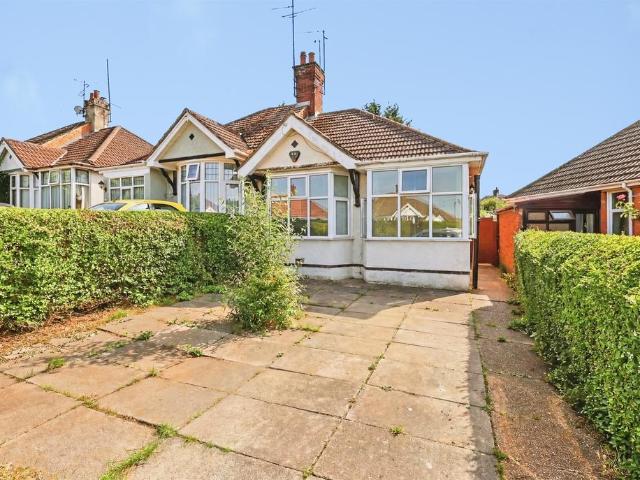 Bungalow for sale in Northampton, Northamptonshire