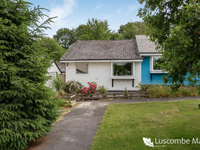 Bungalow for sale in Follaton, Strode