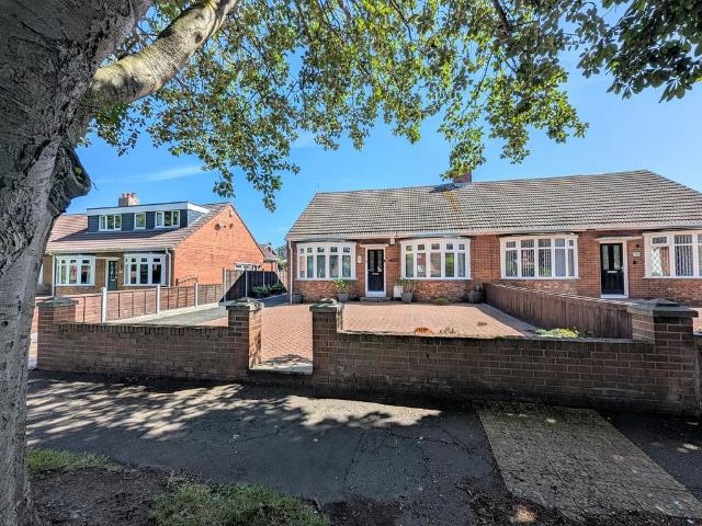 Bungalow for sale in South Shields, Cauldwell