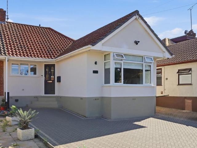 Bungalow for sale in Alton Barnes, Essex