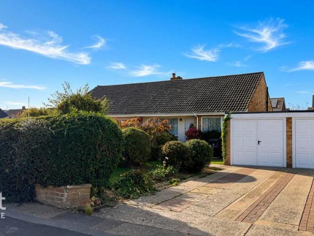 Bungalow for sale in Lawford, Tendring