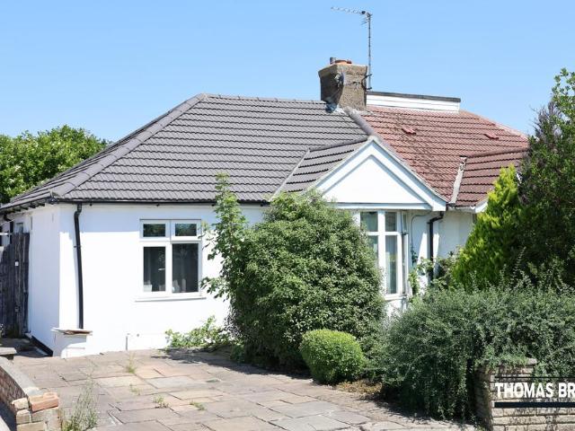 Bungalow for sale in Cockmannings, Greater London