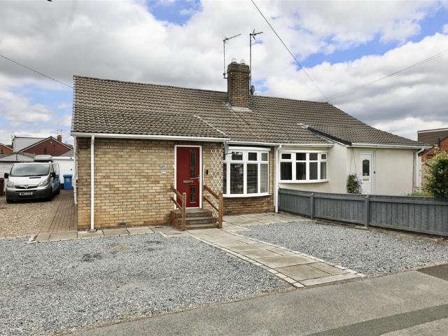 Bungalow for sale in Kingswood, Hull
