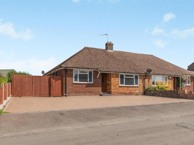 Bungalow for sale in Midway, Kent