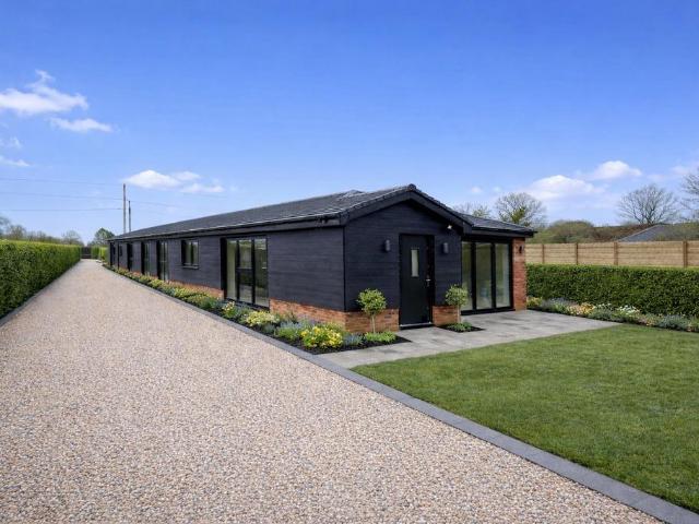 Bungalow for sale in Burstow, Hillview