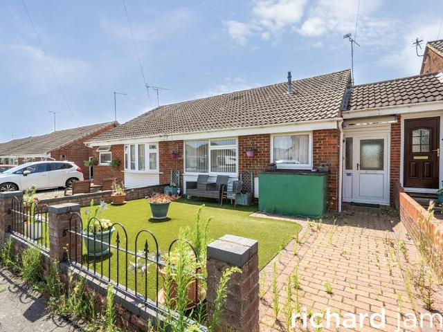 Bungalow for sale in Vastern, Wiltshire