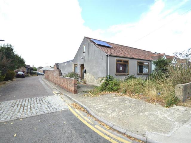 Bungalow for sale in Rainham, Greater London