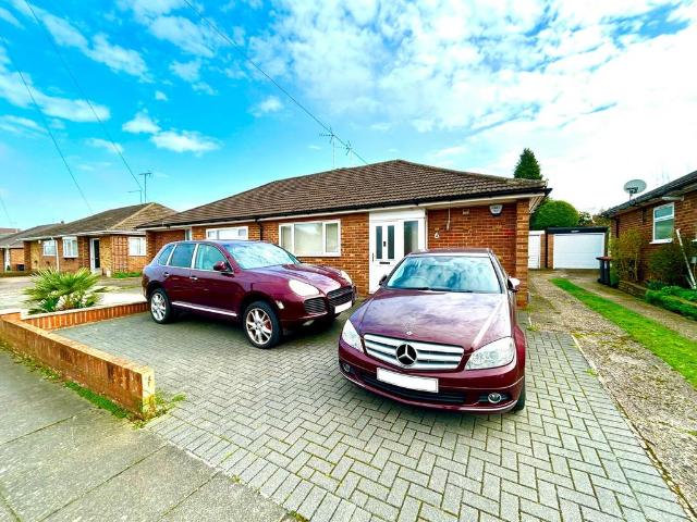 Bungalow for sale in Dunstable, Bedfordshire